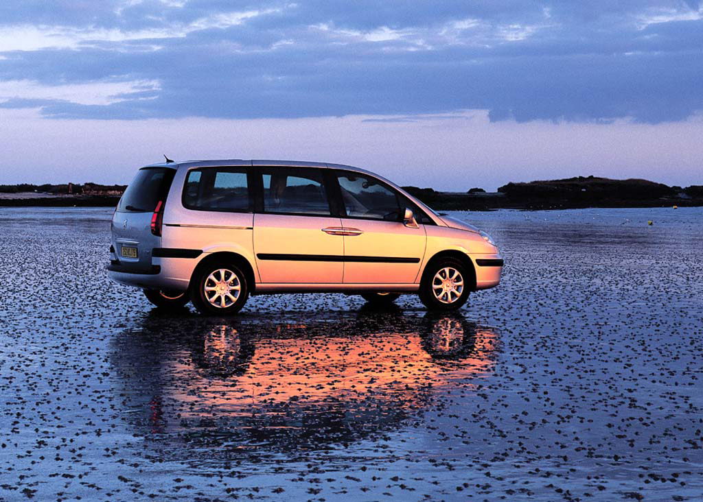 Peugeot 807 2002 02.jpg